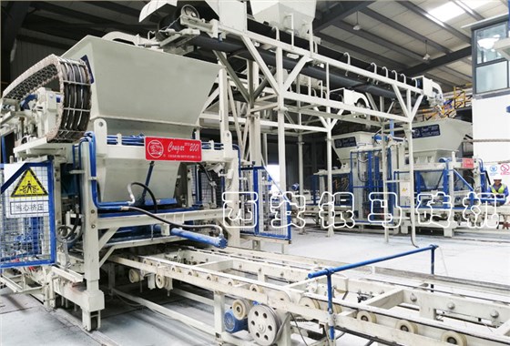 透水磚機革新升級，打響民族企業(yè)“硬核”品牌！