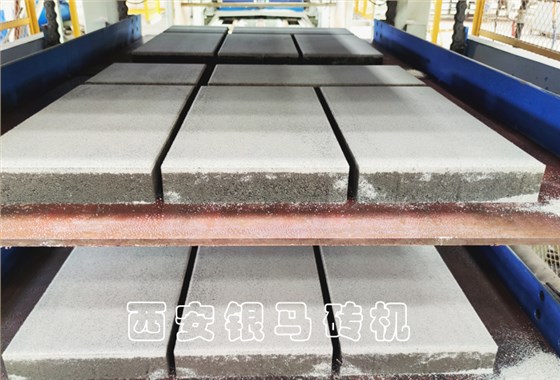 建筑垃圾制磚全套設(shè)備：智能砌塊磚機(jī)總動(dòng)員，共繪藍(lán)圖！