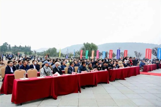 大會(huì)以“創(chuàng)新驅(qū)動(dòng)發(fā)展，循環(huán)引領(lǐng)未來(lái)”為主題