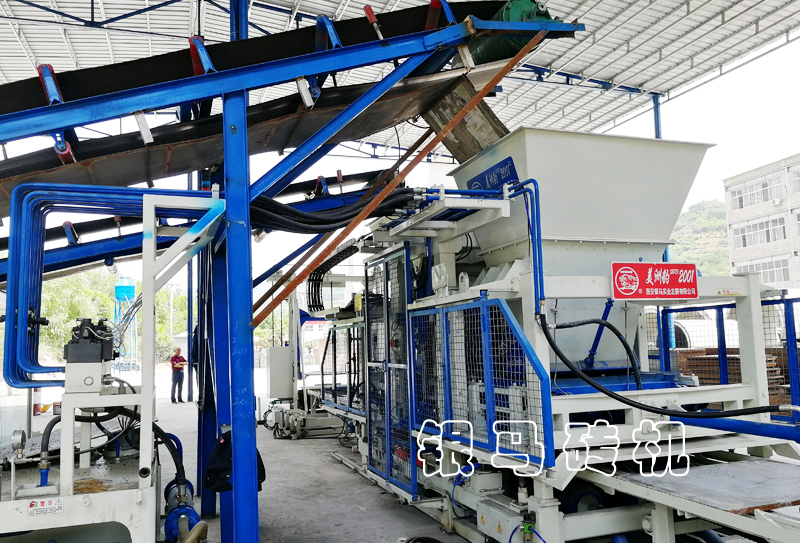透水磚機(jī)：鋼渣尾礦制磚設(shè)備繪環(huán)保藍(lán)圖，筑綠色風(fēng)景！