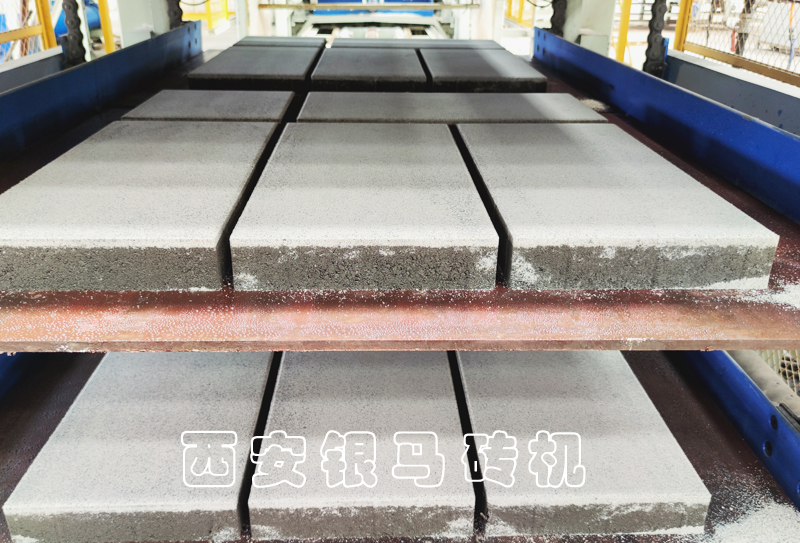 建筑垃圾制磚全套設(shè)備：智能砌塊磚機(jī)總動(dòng)員，共繪藍(lán)圖！